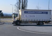 Terobosan Transportasi Antimateri: Ilmuwan Berhasil Memindahkan Partikel ke Luar Dinding Lab