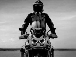 Honda Africa Twin – це розкішна велосипедна модель, яку варто купити замість BMW R 1300GS.