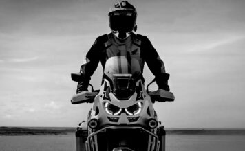 Honda Africa Twin – це розкішна велосипедна модель, яку варто купити замість BMW R 1300GS.