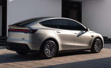 Tesla Model Y L нарешті дісталася США. І вона величезна